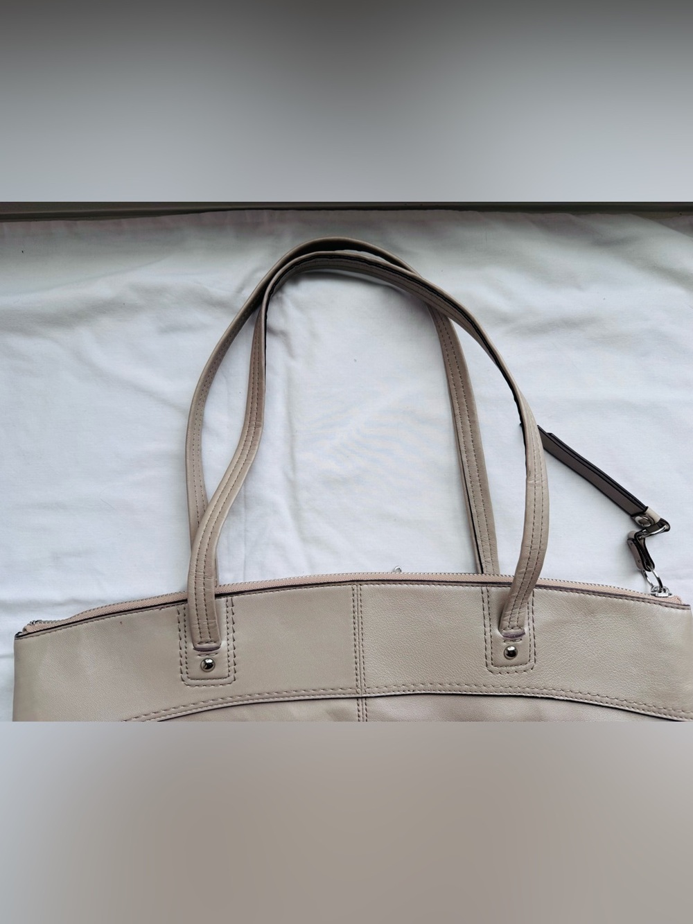 Coach Leather Tote in Light Beige with Signature Circle - Picture 10 of 14